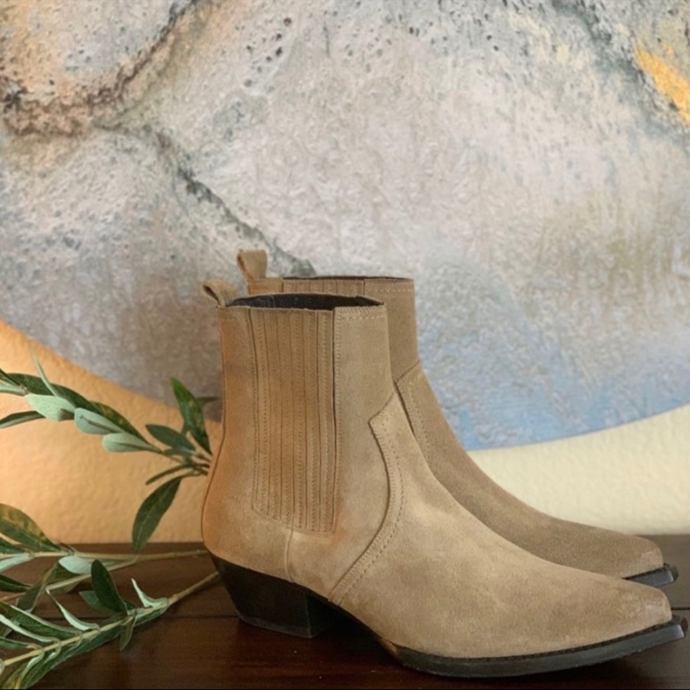 Saint Laurent Lukas boots